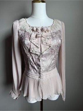 Romantic Victorian style pleated lace peplum embroidered blouse in Champagne